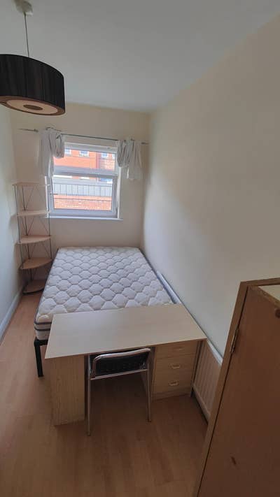 Cozy 4Bed Terrace near the Curry Mile Main Photo