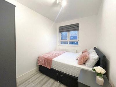 Cozy Double Room - WEST Kensington, Great Location Main Photo