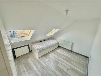 Bright & Quiet Loft Double Room- Bills Included Main Photo