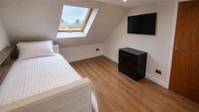 Warm and Cosy Loft Double Bedroom to Let  Main Photo
