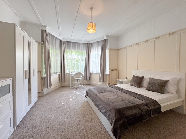 Living Room, Great Deal , Double Room Cricklewood  Main Photo