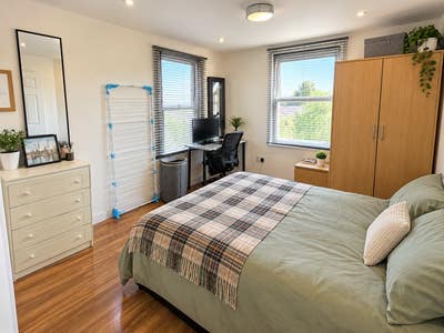 Spacious Large Room Available in SW17 8AF Main Photo