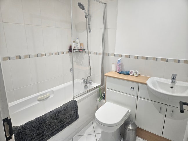 Double furnished room with bathroom Main Photo