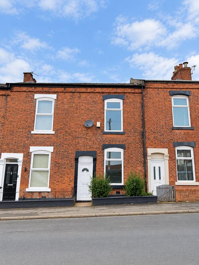 🌟 Stunning 2-Bedroom House - Swinton🌟 Main Photo