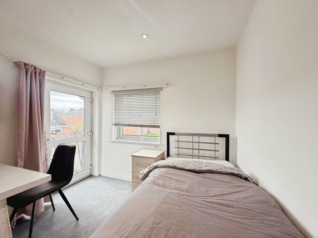 🔥Four-Bedroom House Share in Castle Donington🔥 Main Photo