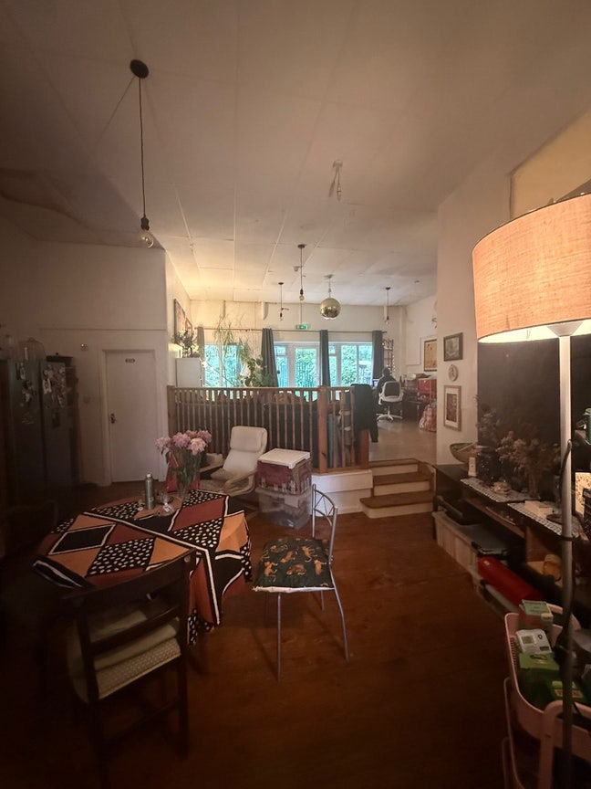 Double bedroom in warehouse Main Photo
