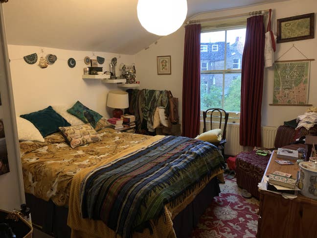 Double room in homely 2-bed flat with fab flatmate Main Photo