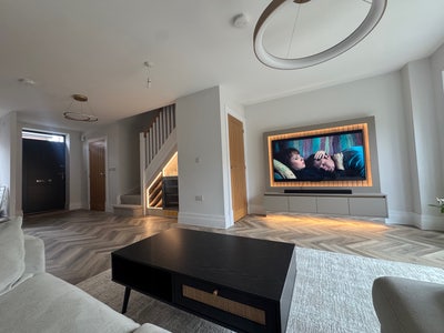 Room with own bathroom in luxury new build  Main Photo