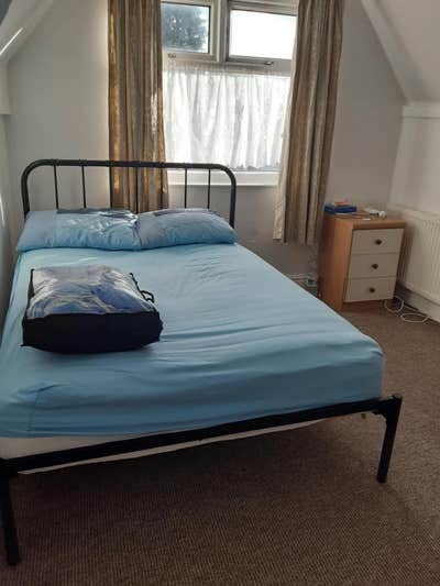 Double room available in a 3 room flat share Main Photo