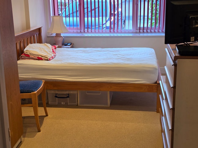 Large room with ensuite and garden access Main Photo