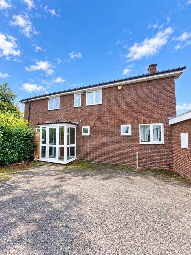 Spacious 5 bed house in Castle Bromwich Main Photo