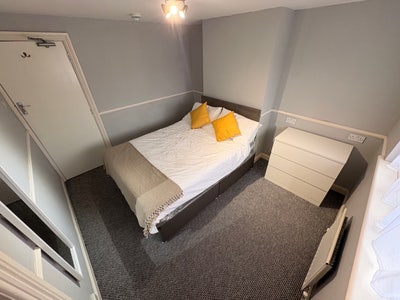 Double Rooms For Rent Fraser Road Main Photo