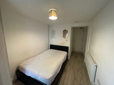 Ensuite Double Room – 10 Mins to Luton Station Main Photo