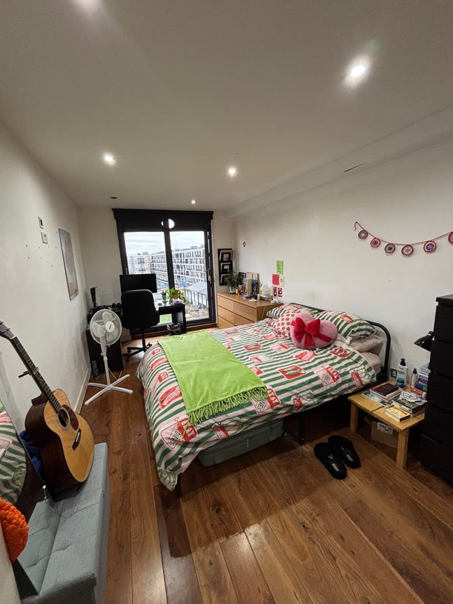 Ensuite room in canalside flat, De Beauvoir Main Photo