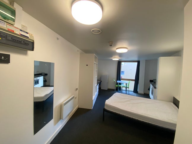 🏡 Studio Apartment Available – Fitzroy Court, Lut Main Photo