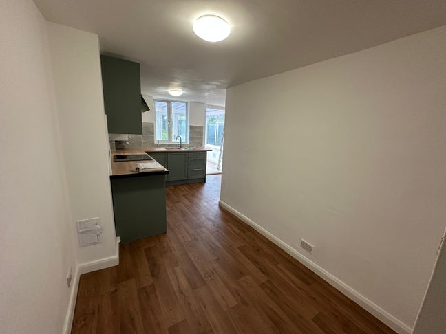 Newly Refurbished House @ Romford/ Collier Row Main Photo