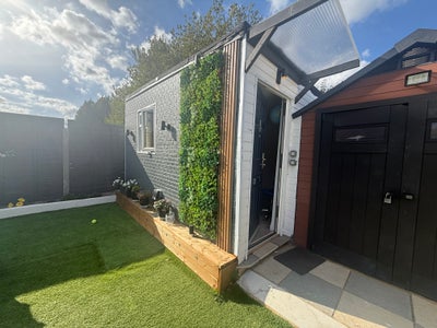 Private detached garden room with ensuite – &pound;850/m Main Photo
