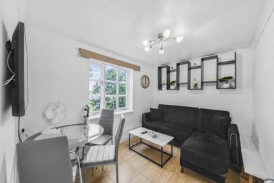 Modern 3 Bed 3 Bath Flat-Olympic Village-Stratford Main Photo