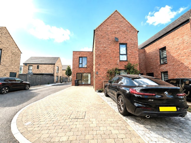 Room to let west cheshunt Main Photo