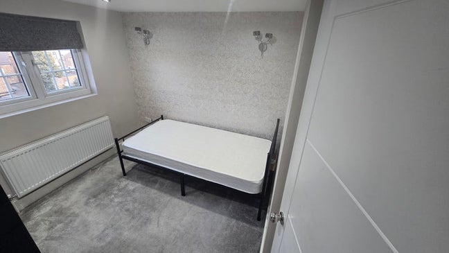 Spacious Furnished Room to Rent – E6 3BQ Main Photo