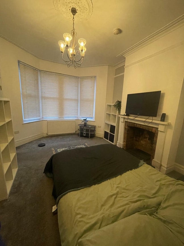 Student room and bathroom available Main Photo