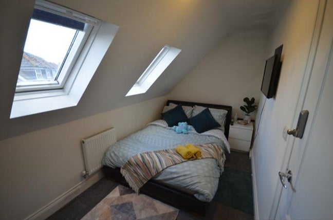 Furnished room available in shared house  Main Photo