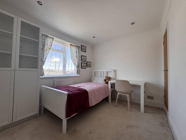 A Cosy Single Bedroom in Lake Main Photo