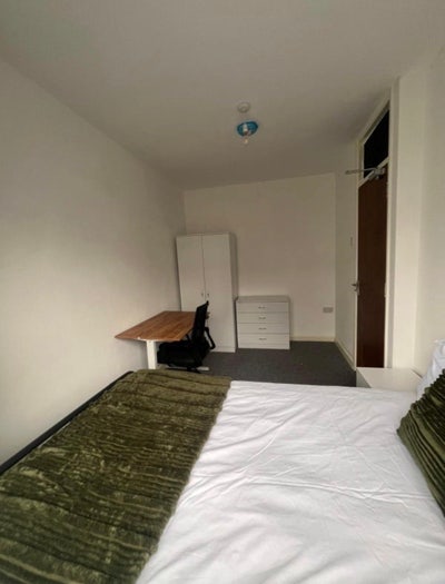 A room in a shared house  Main Photo