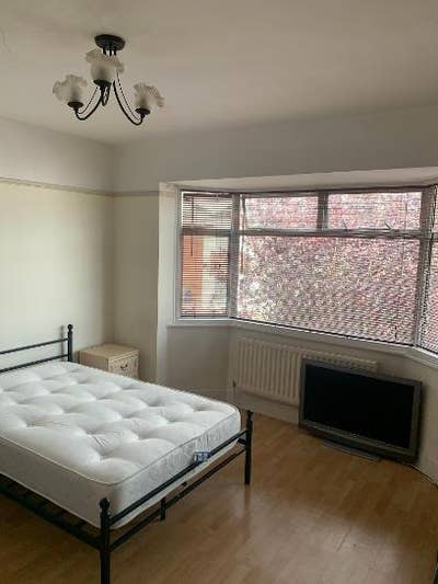 Large double room in house Main Photo