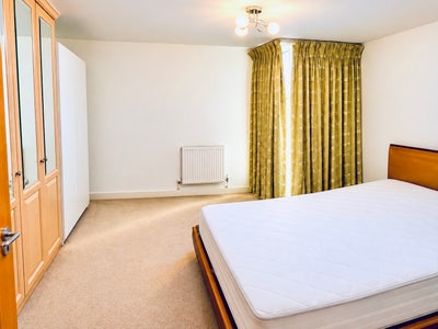 Spacious Double Room  with private Bathroom  Main Photo