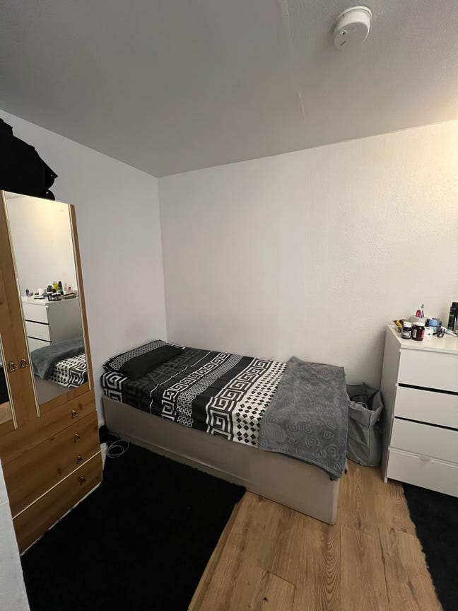 Small double room Main Photo