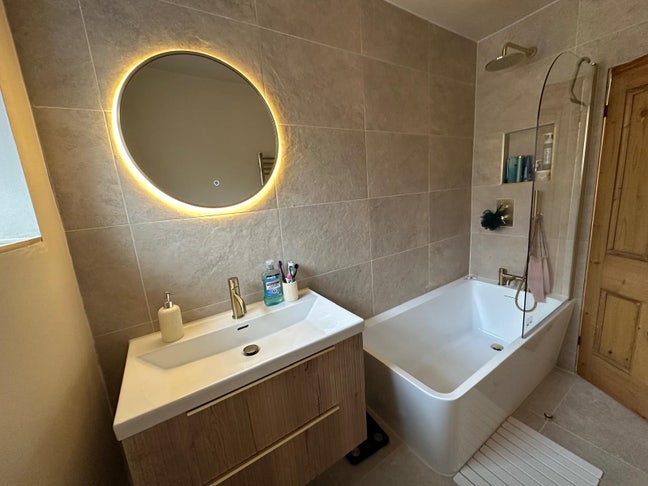 Big bright double in a calm, tidy house  Main Photo