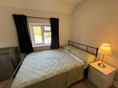 🛌 Double for Single Use to Let in - Greenford Main Photo