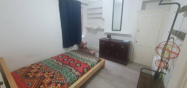 Double room - Quite home and near amenities  Main Photo