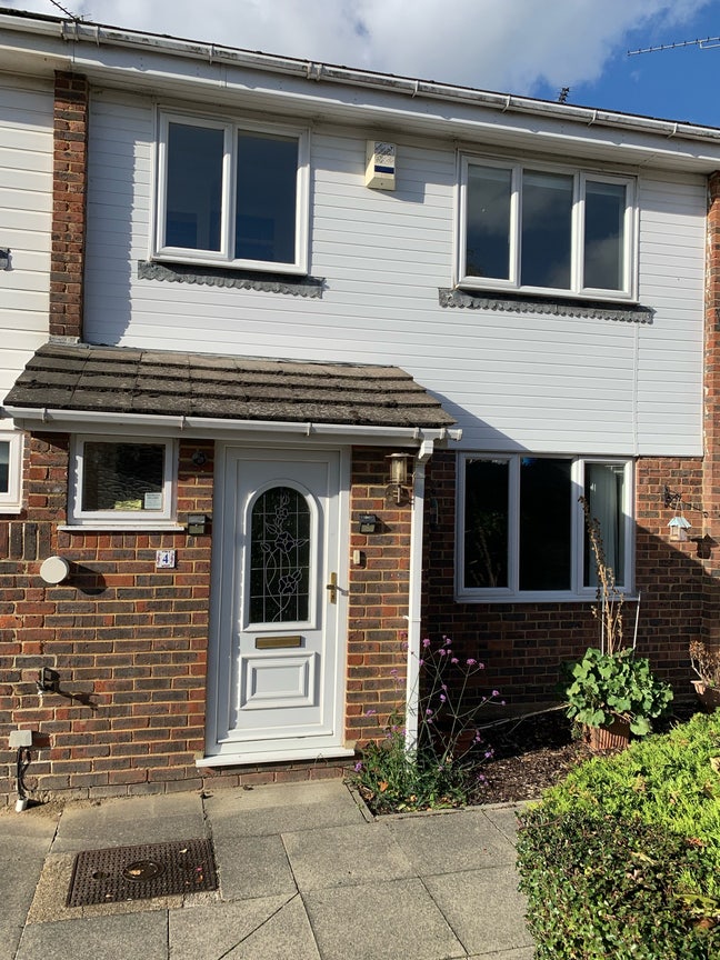 Rochester 2 bed - Newly Refurbed - Council Tax inc Main Photo