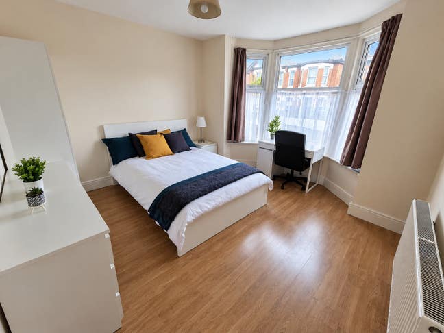 Large Double Room Southampton Centre - SO15 2FT Main Photo