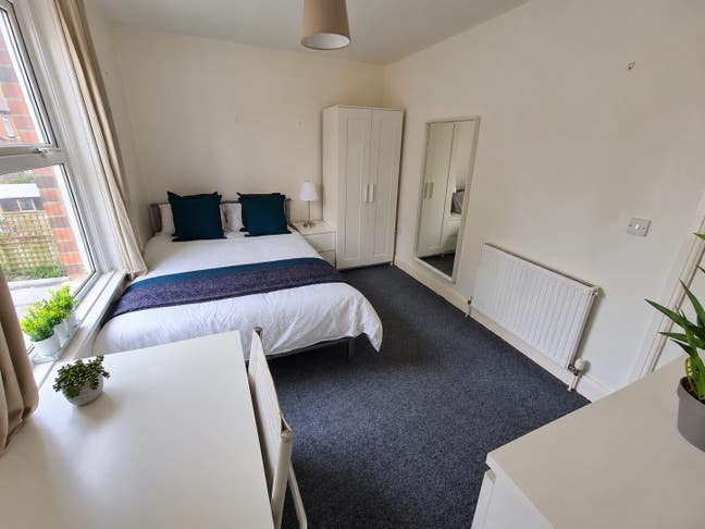 Big Double Room Southampton Centre - SO15 2FT Main Photo