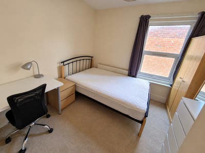 Double Room Southampton Centre -SO15 2FL Main Photo