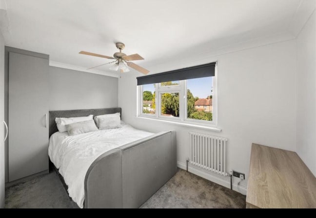 Spacious Double Room with Private En-Suite to Rent Main Photo