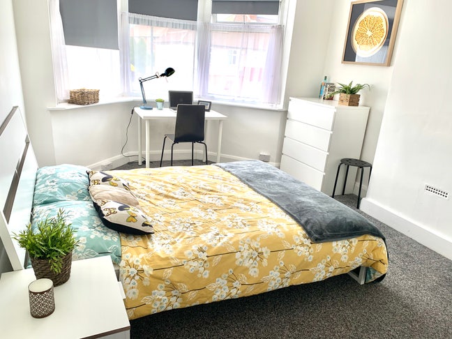 🌿 Spacious & Quiet WFH Room | Reposit🔥 Main Photo