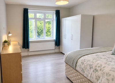 Large Bright Sunny Room - Lovely house   Main Photo