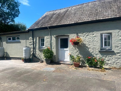 Stone cottage Main Photo