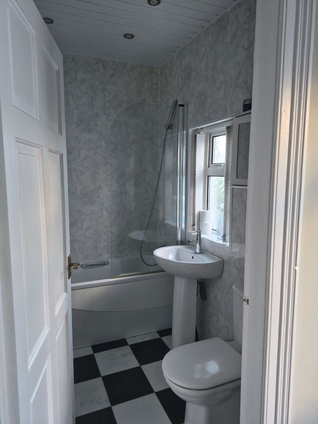 Double room available for Solo occupancy  Main Photo