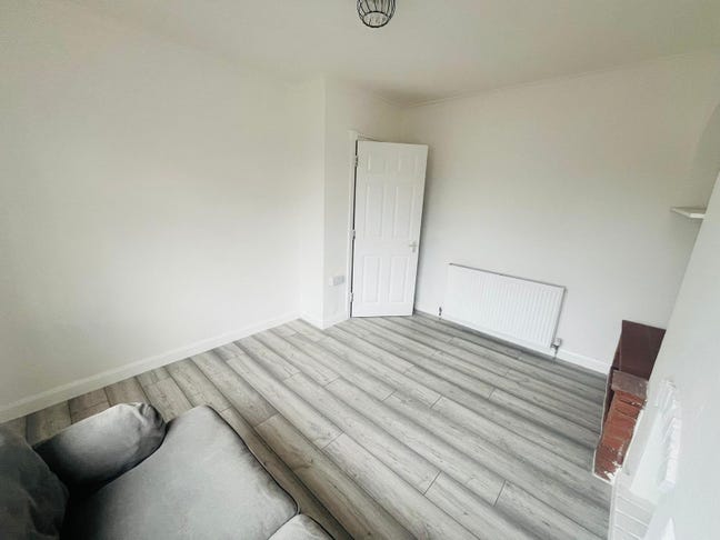 Double room available for couples nd girls, boys Main Photo