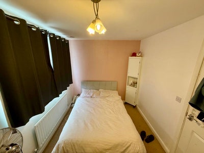 Spacious  Double Room  (Suitable for 2 people)  Main Photo