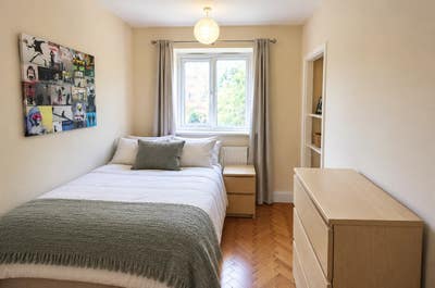 Lovely room, friendly clean flat, 5 min to station Main Photo