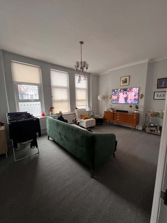 Room to rent in 2-bedroom Hornsey flat Main Photo