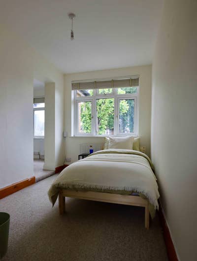 Room to Rent on Peaceful Road near Greenery Main Photo