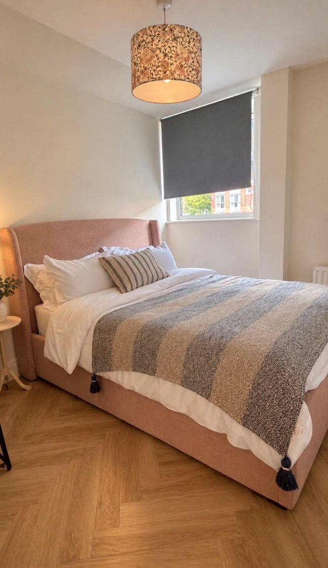 1 double bedroom in Clapham Common.  Main Photo