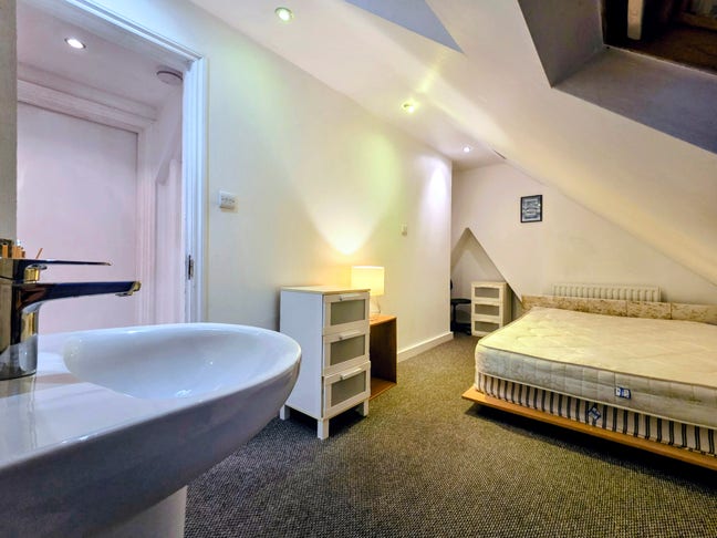 Ideal Loft Bedrooms to be your warm winter home Main Photo